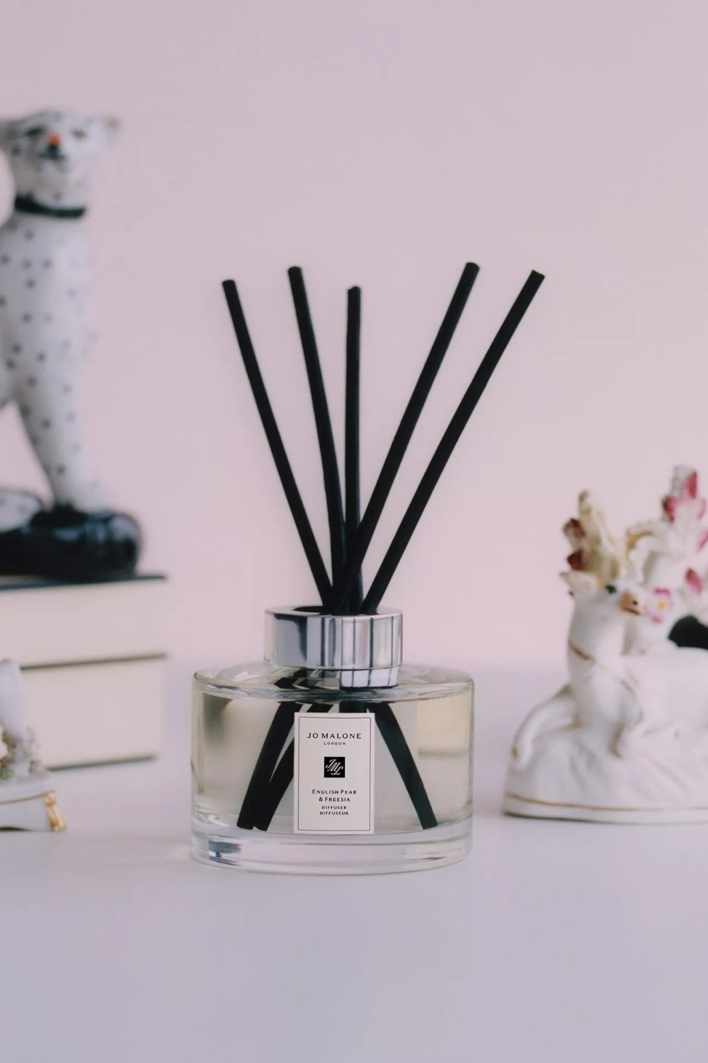 תמונת פנים של English Pear&Freesia Diffuser 165 ML