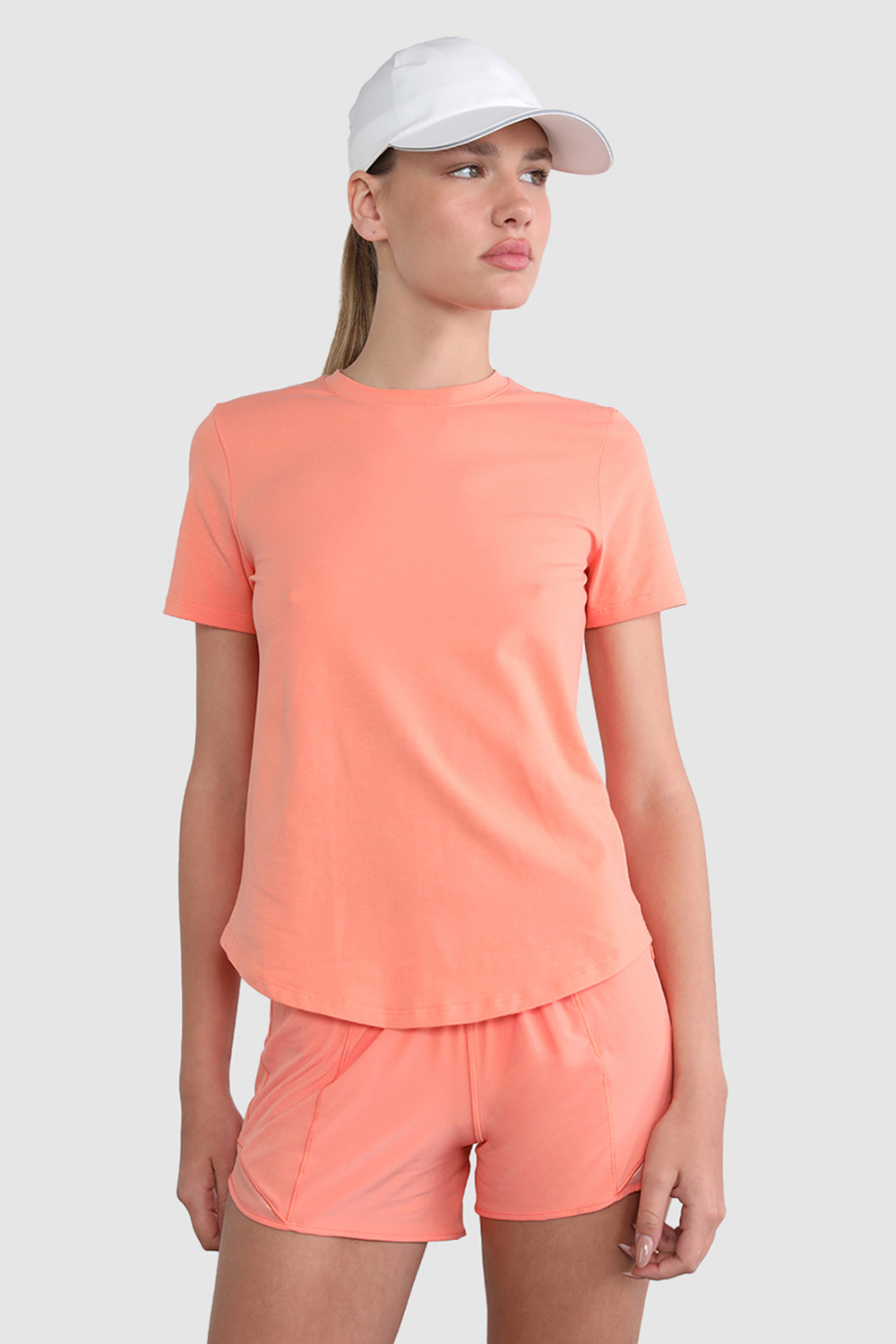 תמונת דוגמן קידמית של Love Crew Short Sleeve T-Shirt