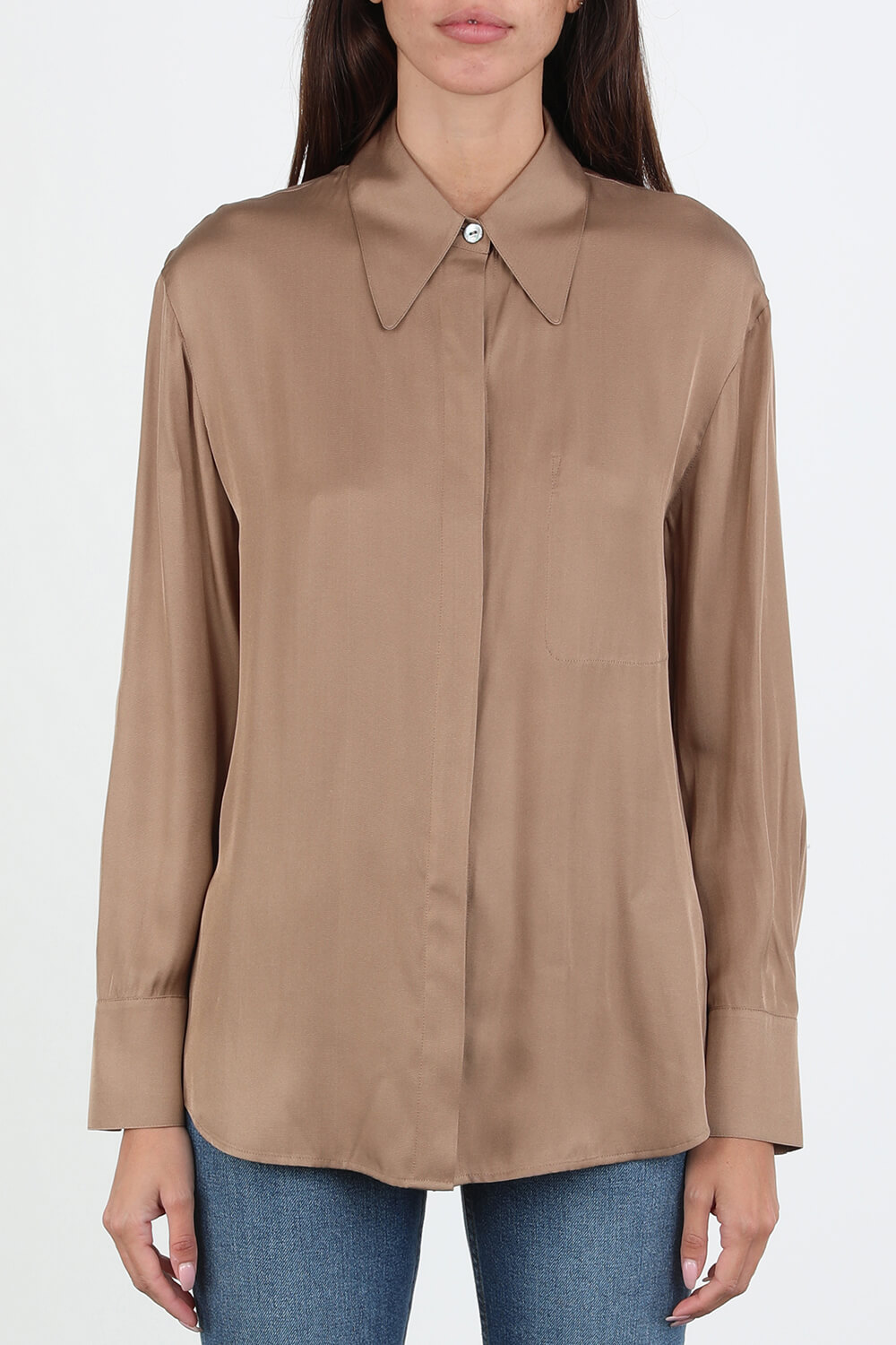 תמונת דוגמן קידמית של חולצת משי בצבע חום