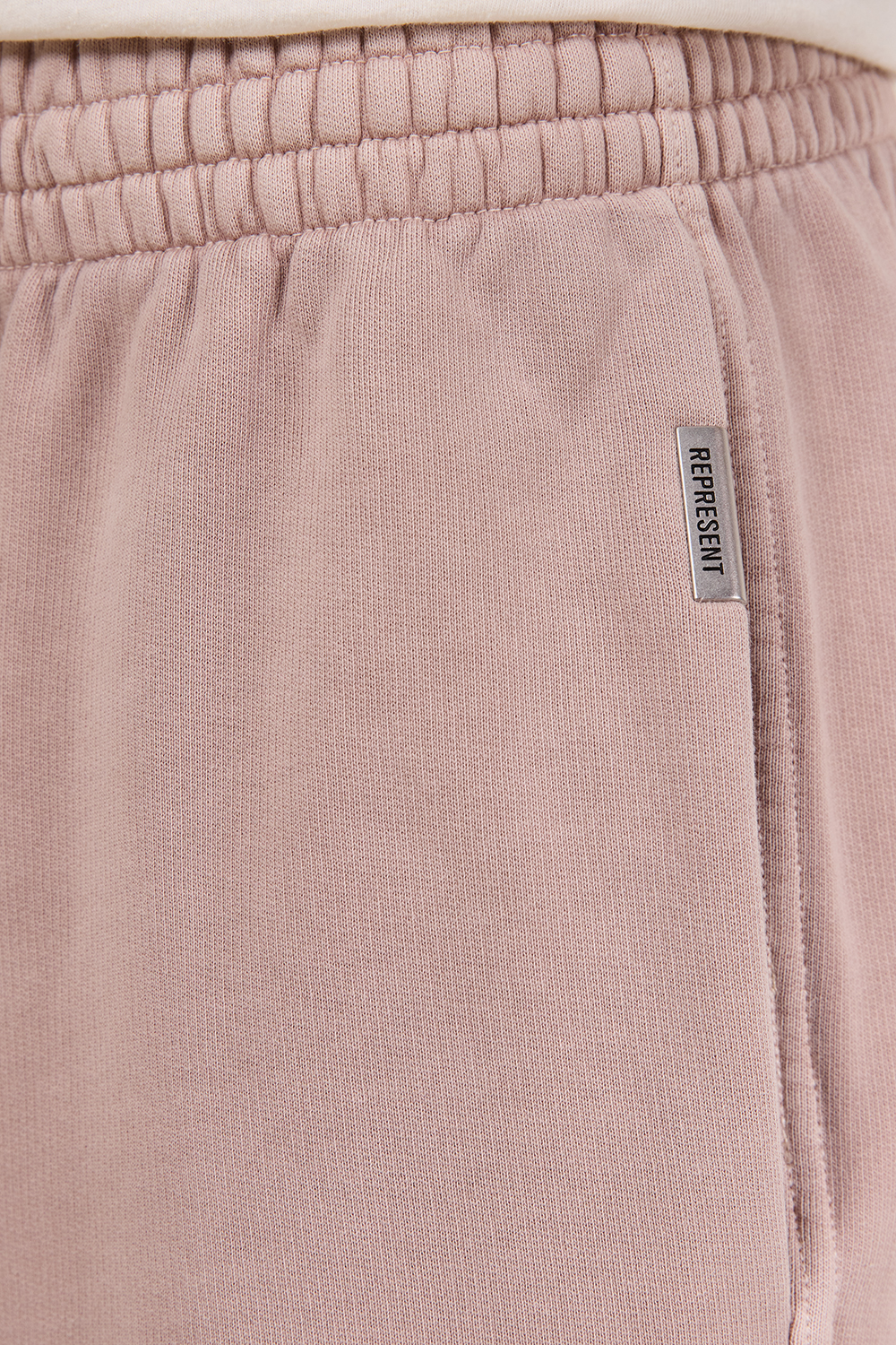 תמונת דוגמן אחורית של מכנסיים קצרים