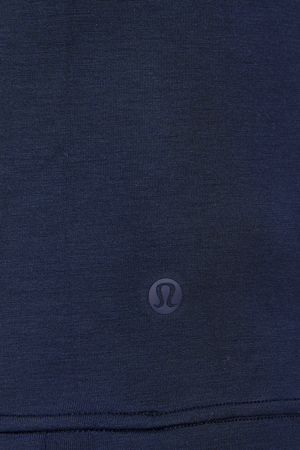 תמונת תקריב דוגמן של Smooth Spacer Classic-Fit Pullover Hoodie