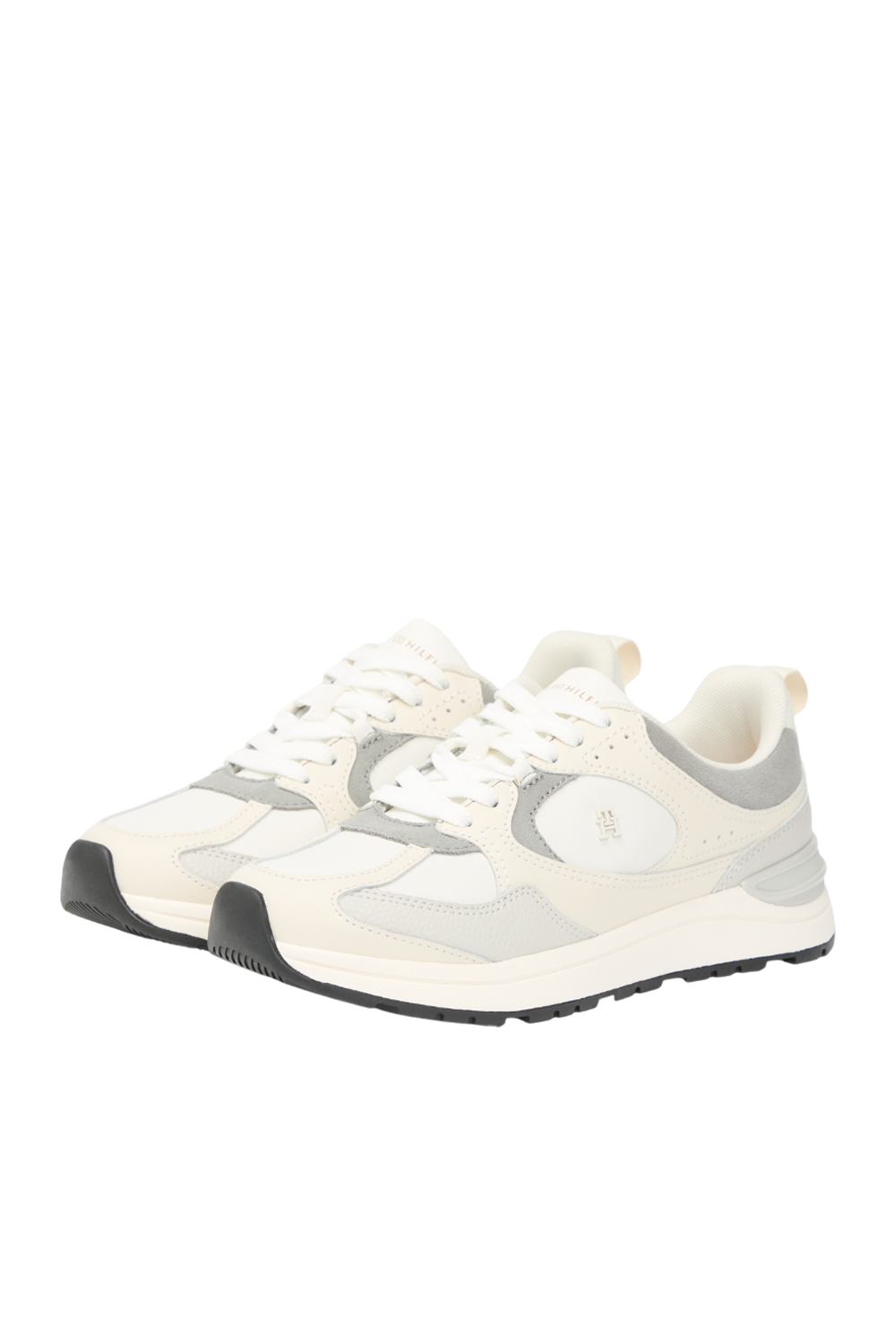 תמונת פנים של נעלי סניקרס