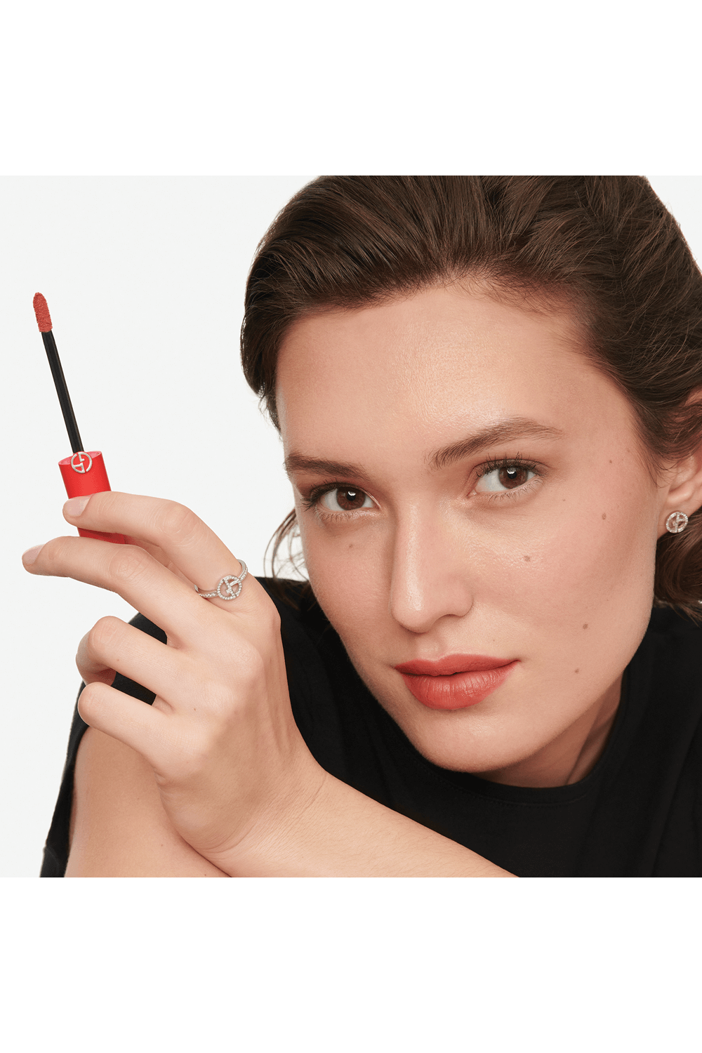 תמונת תקריב של שפתון ליפ מאסטרו בגימור מאט קטיפתי 418