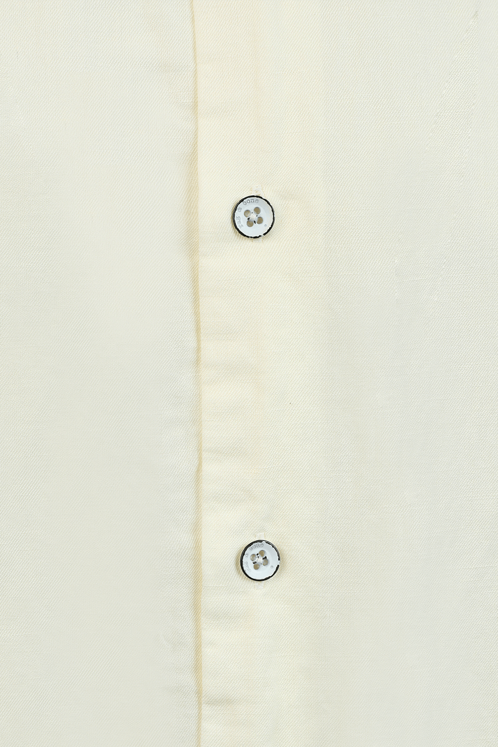 תמונה אחורית של חולצה מכופתרת מכותנה ופשתן