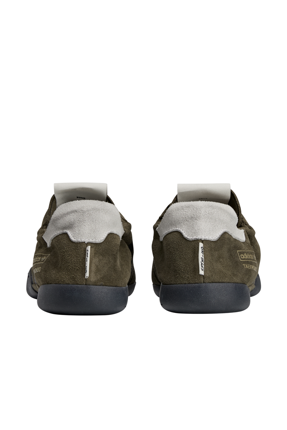 תמונת תקריב של אדידס X סונג פור דה מיוט נעלי סניקרס טאקוונדו