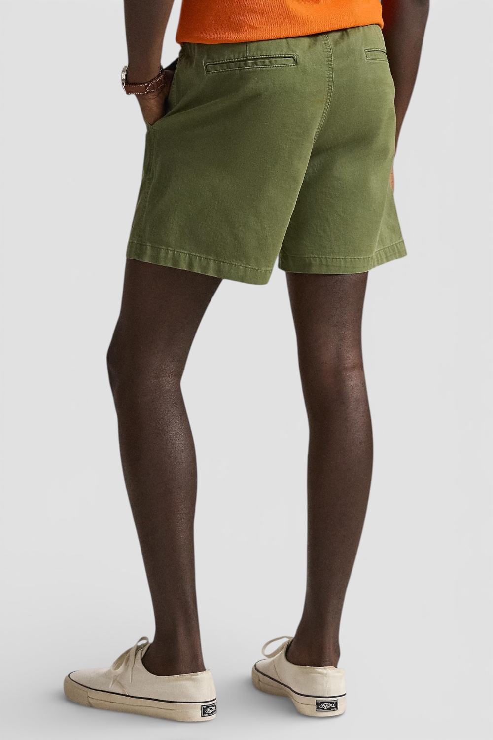 תמונת דוגמן אחורית של מכנסיים קצרים