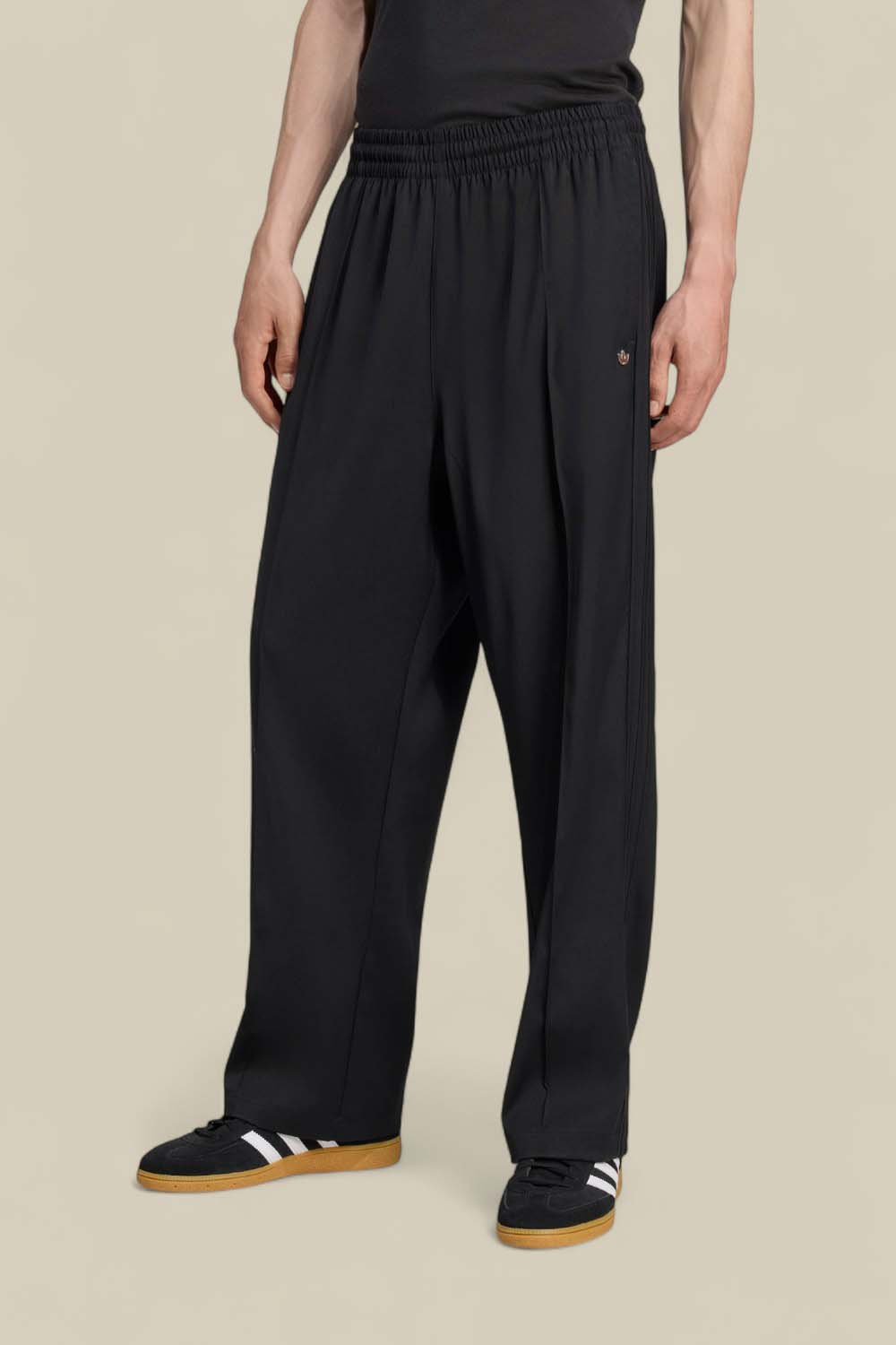 תמונת דוגמן קידמית של מכנסי ריצה ארוכים