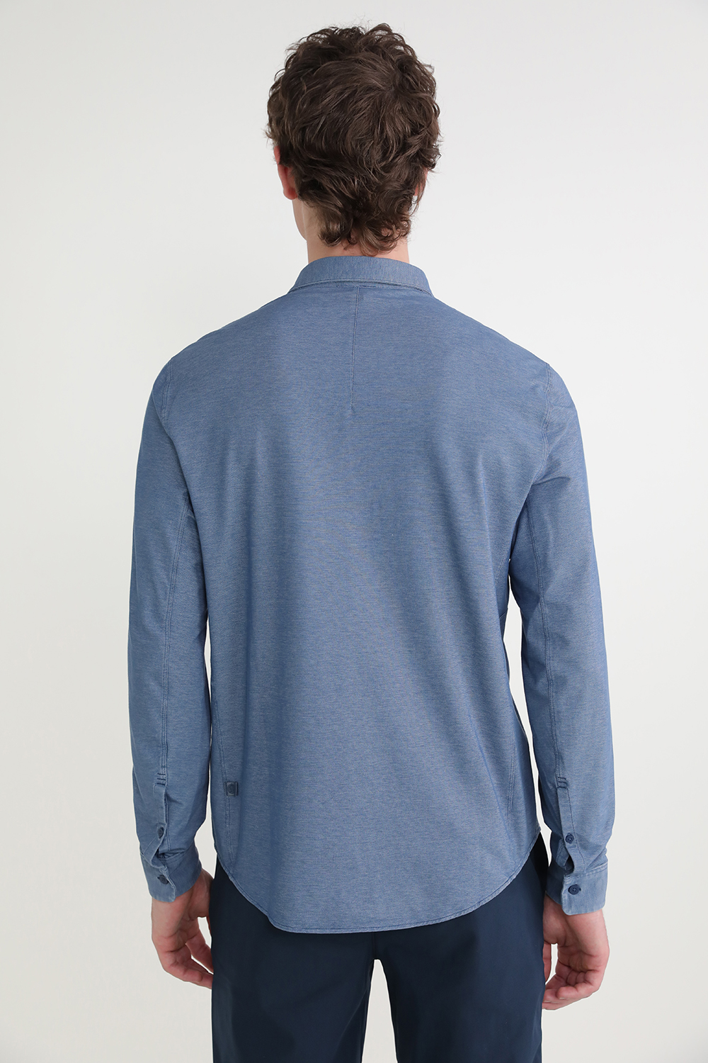 תמונת דוגמן אחורית של Commission Long-Sleeve Shirt *Wash