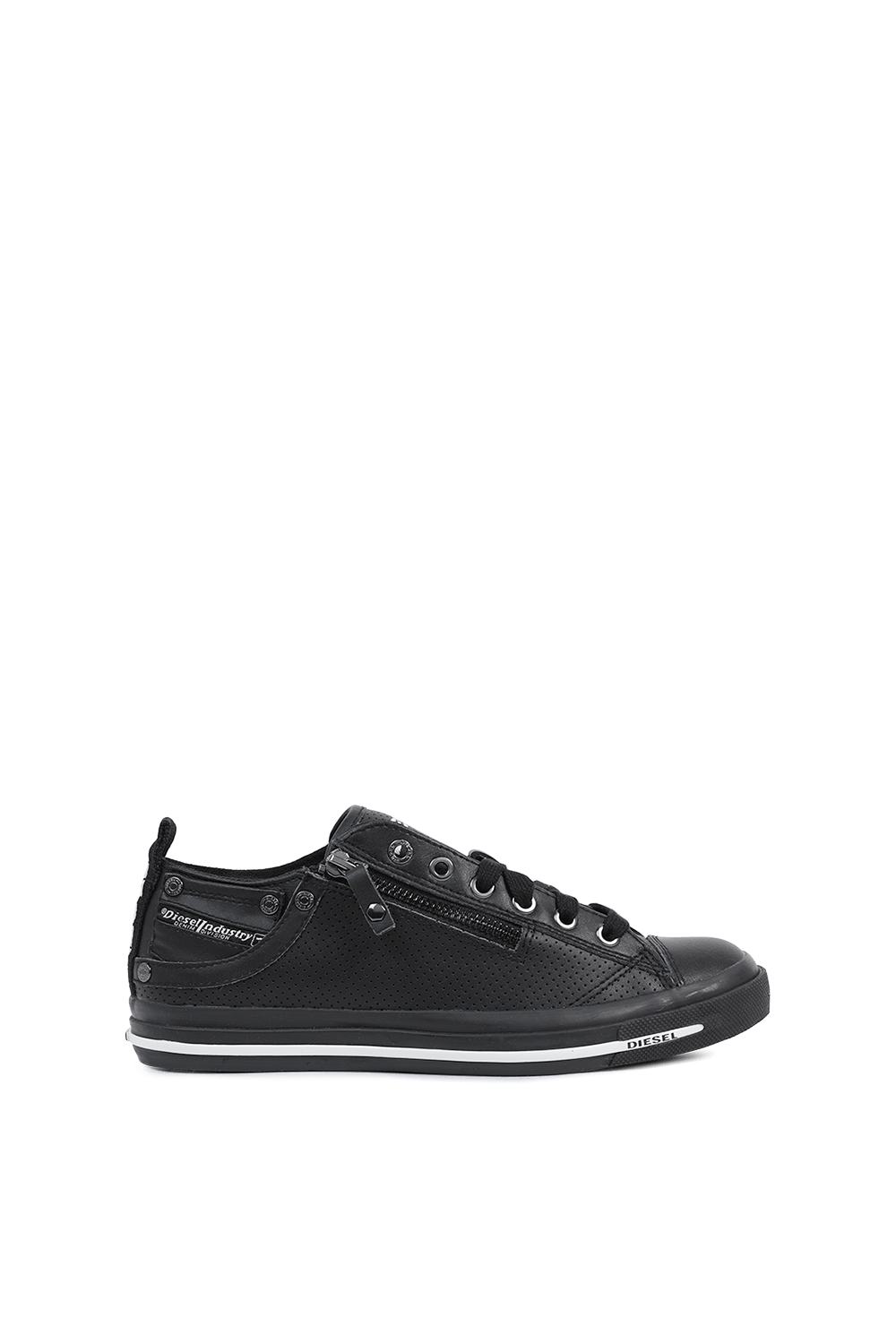 תמונה קידמית של Magnet Exposure Low Top Sneakers in Black