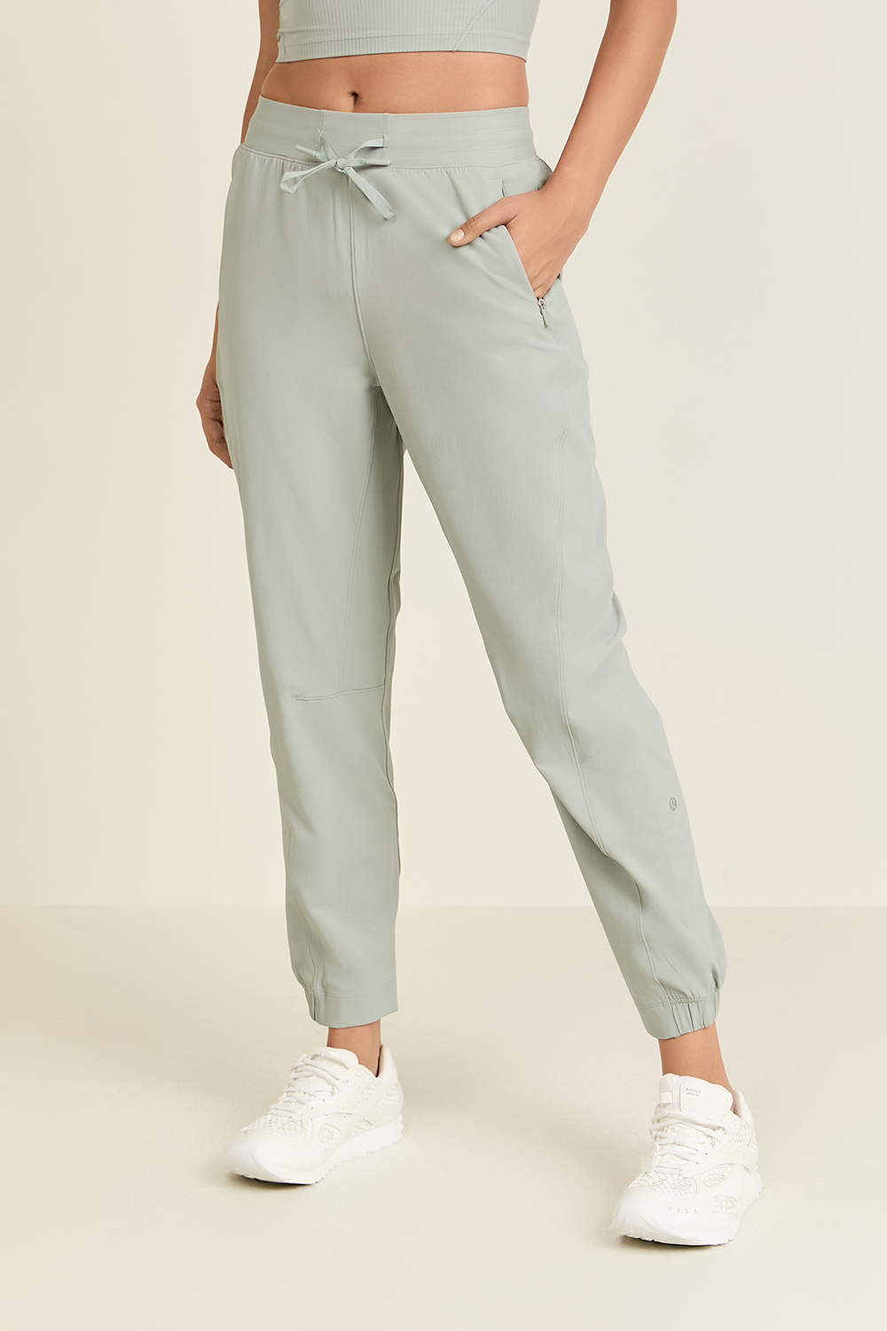 תמונת דוגמן קידמית של License to Train High-Rise Pant