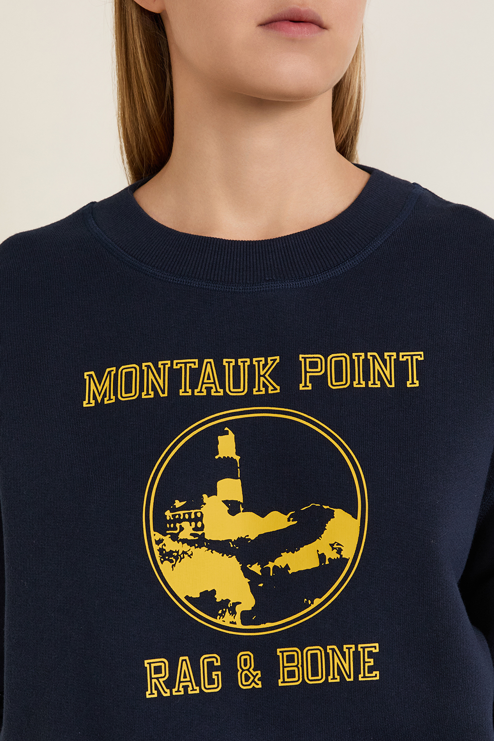 תמונת תקריב דוגמן של סווטישרט