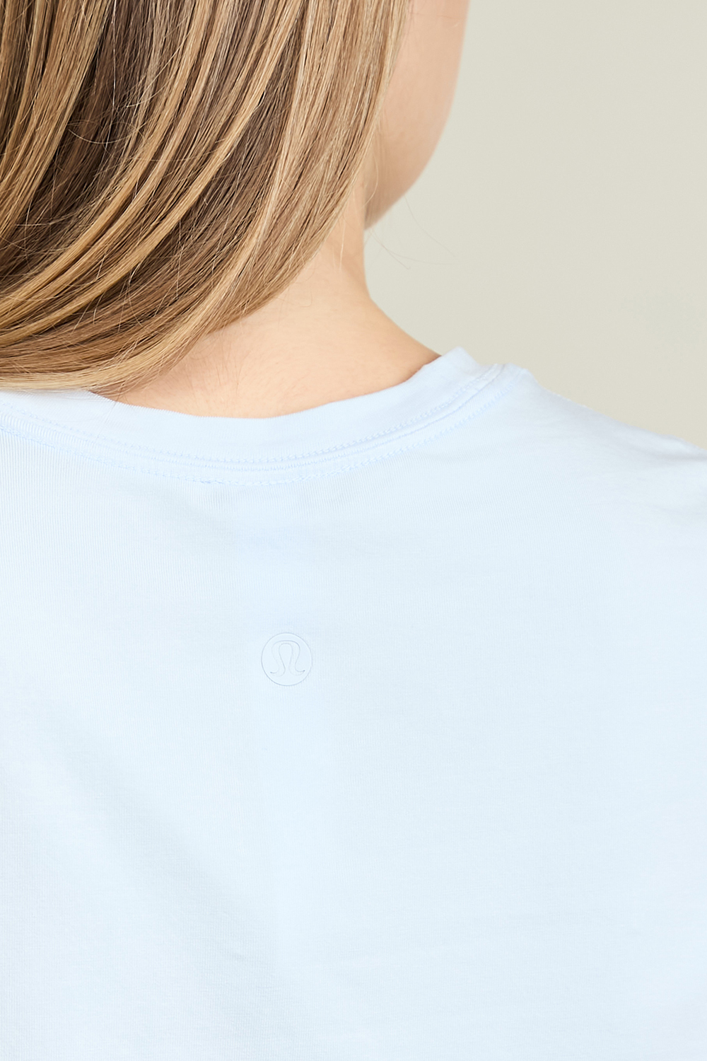 תמונת תקריב דוגמן של Love Crew Short Sleeve T-Shirt