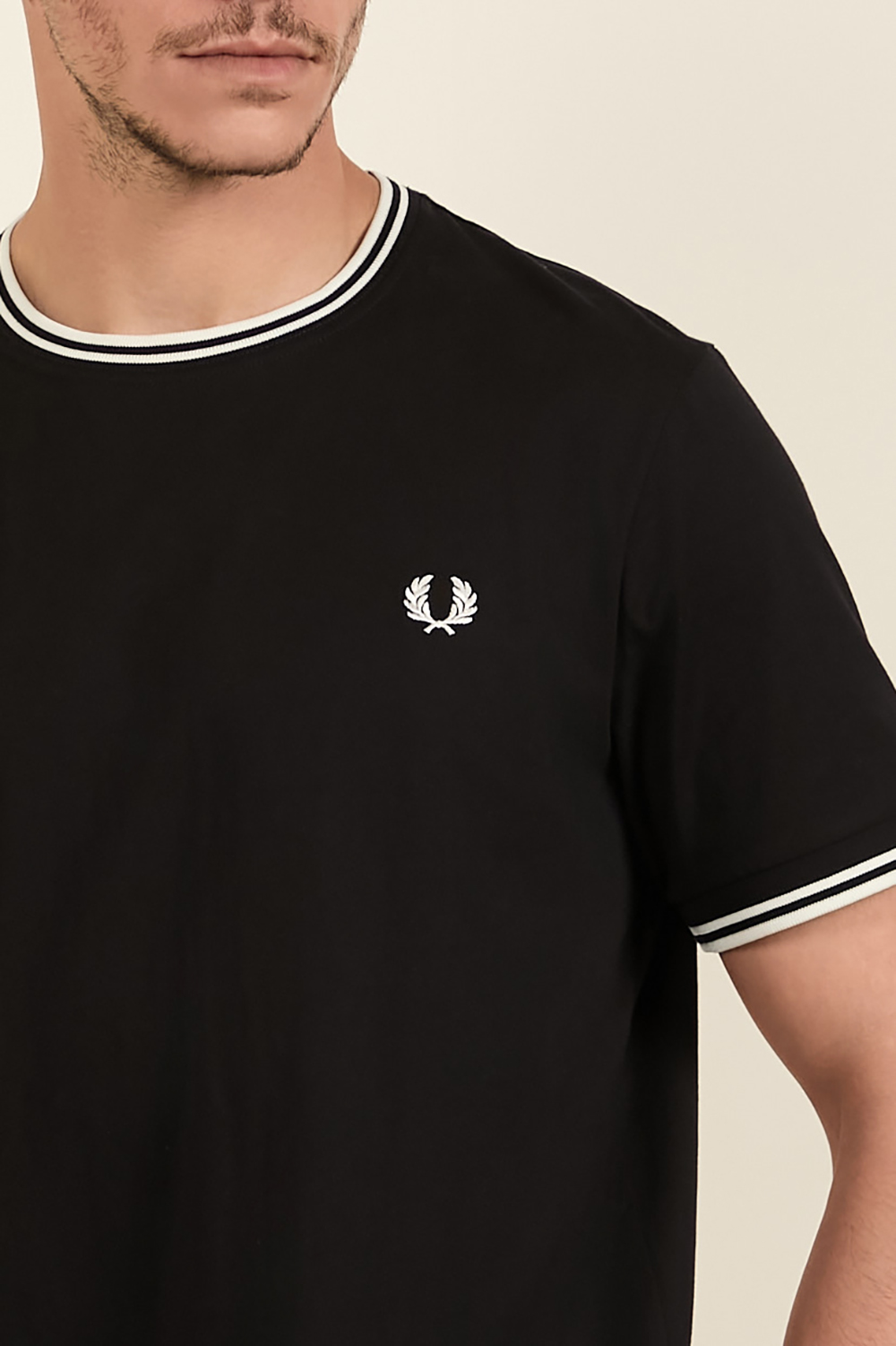 תמונת תקריב דוגמן של חולצת טי