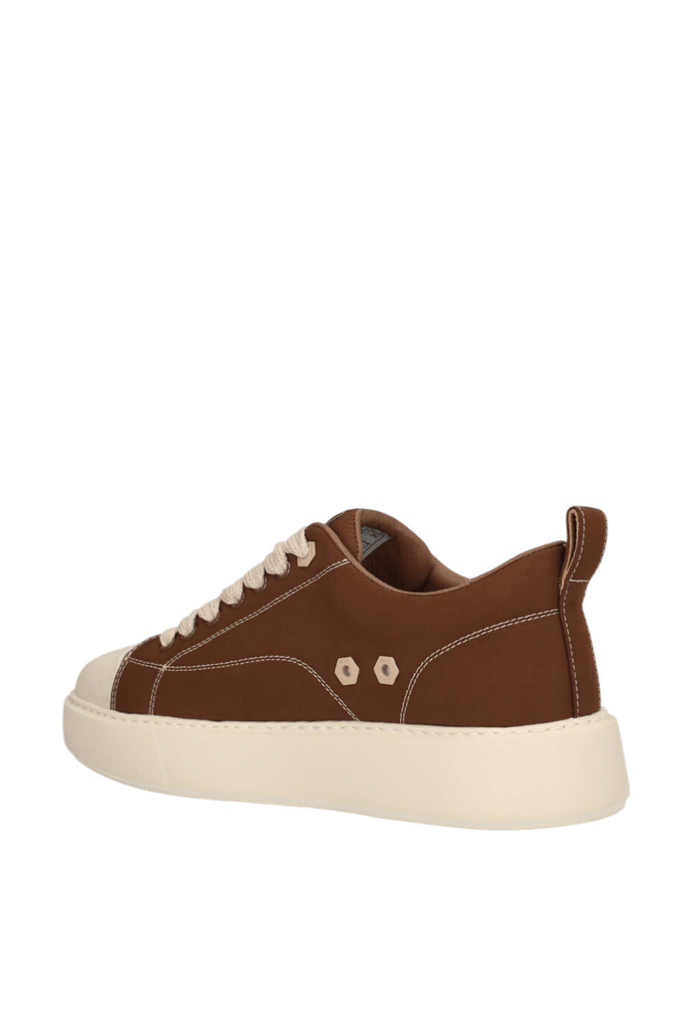 תמונה אחורית של נעלי סניקרס עור