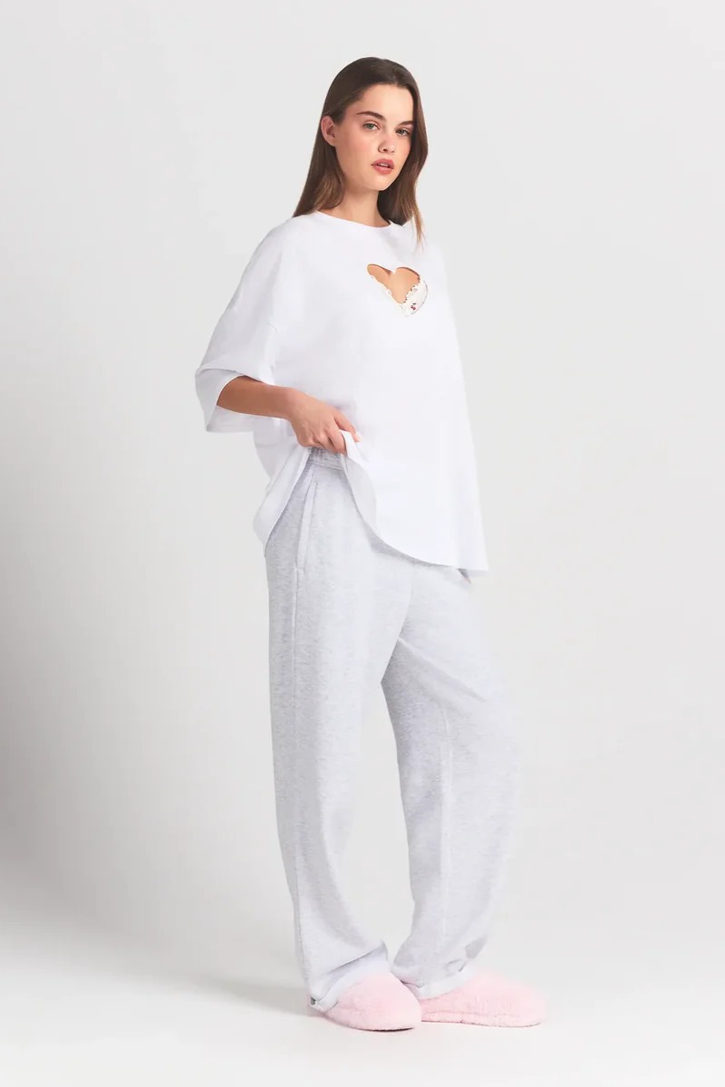 תמונת דוגמן אחורית של OVERSIZED T-SHIRT