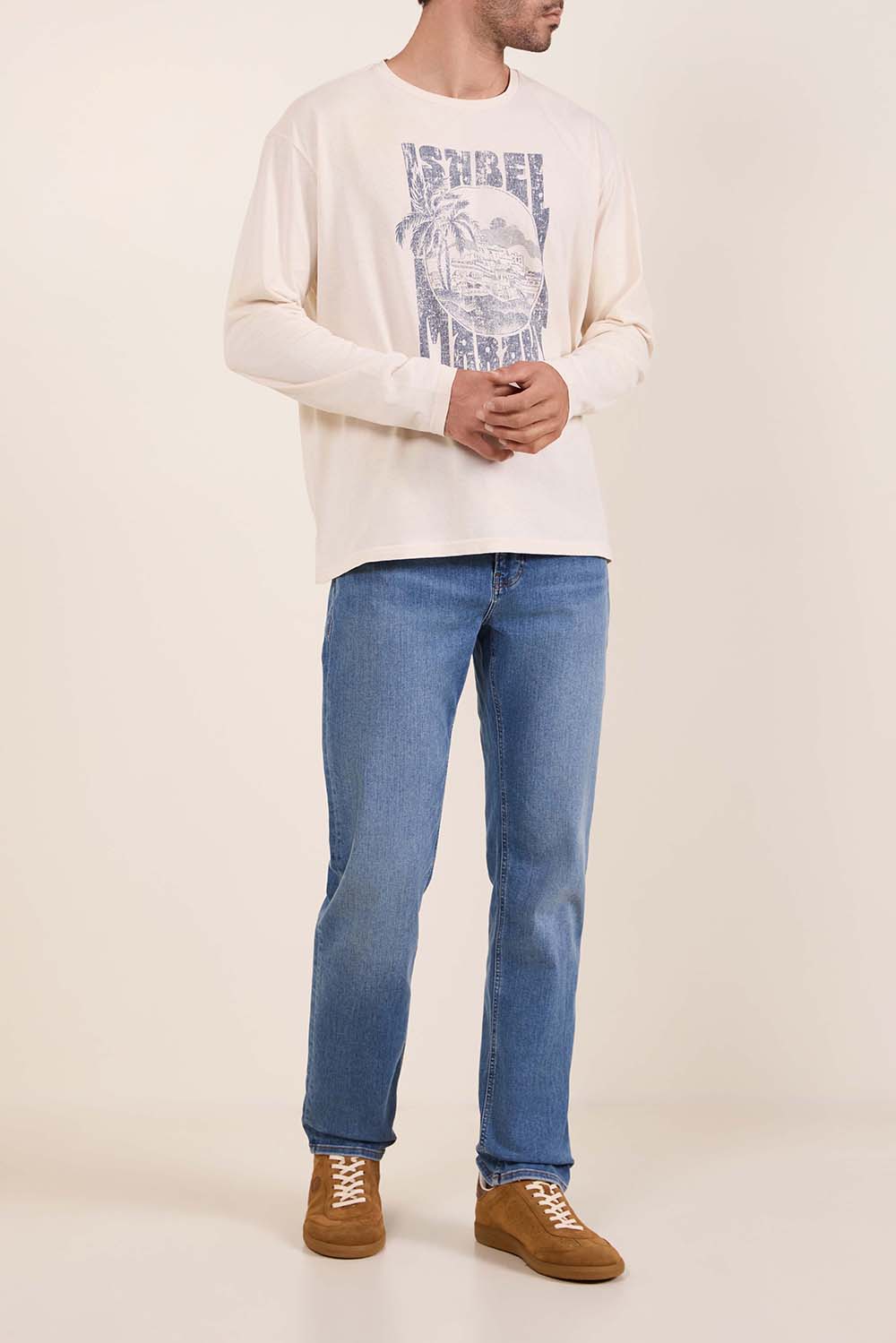 תמונת דוגמן קידמית של נעלי סניקרס