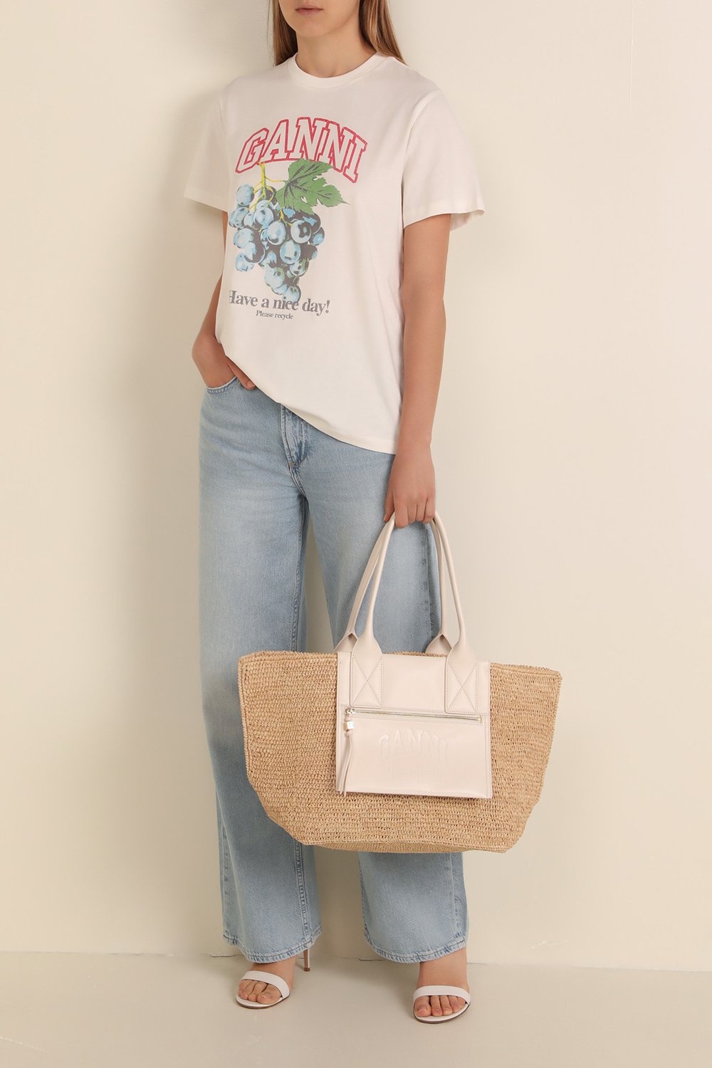 תמונת דוגמן קידמית של תיק נשיאה מדיום