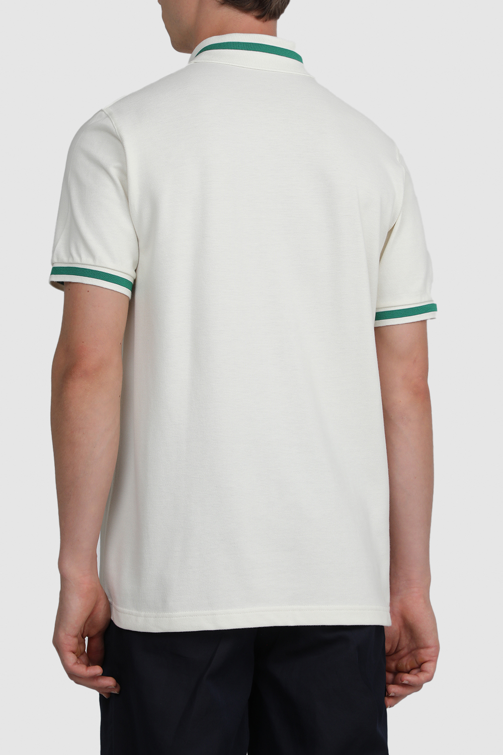 תמונת דוגמן אחורית של חולצת פולו