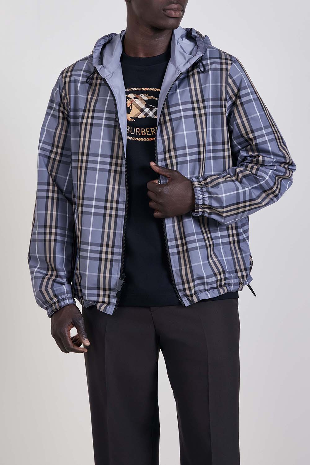 תמונת דוגמן קידמית של ז'קט קפוצ'ון דו־צדדי