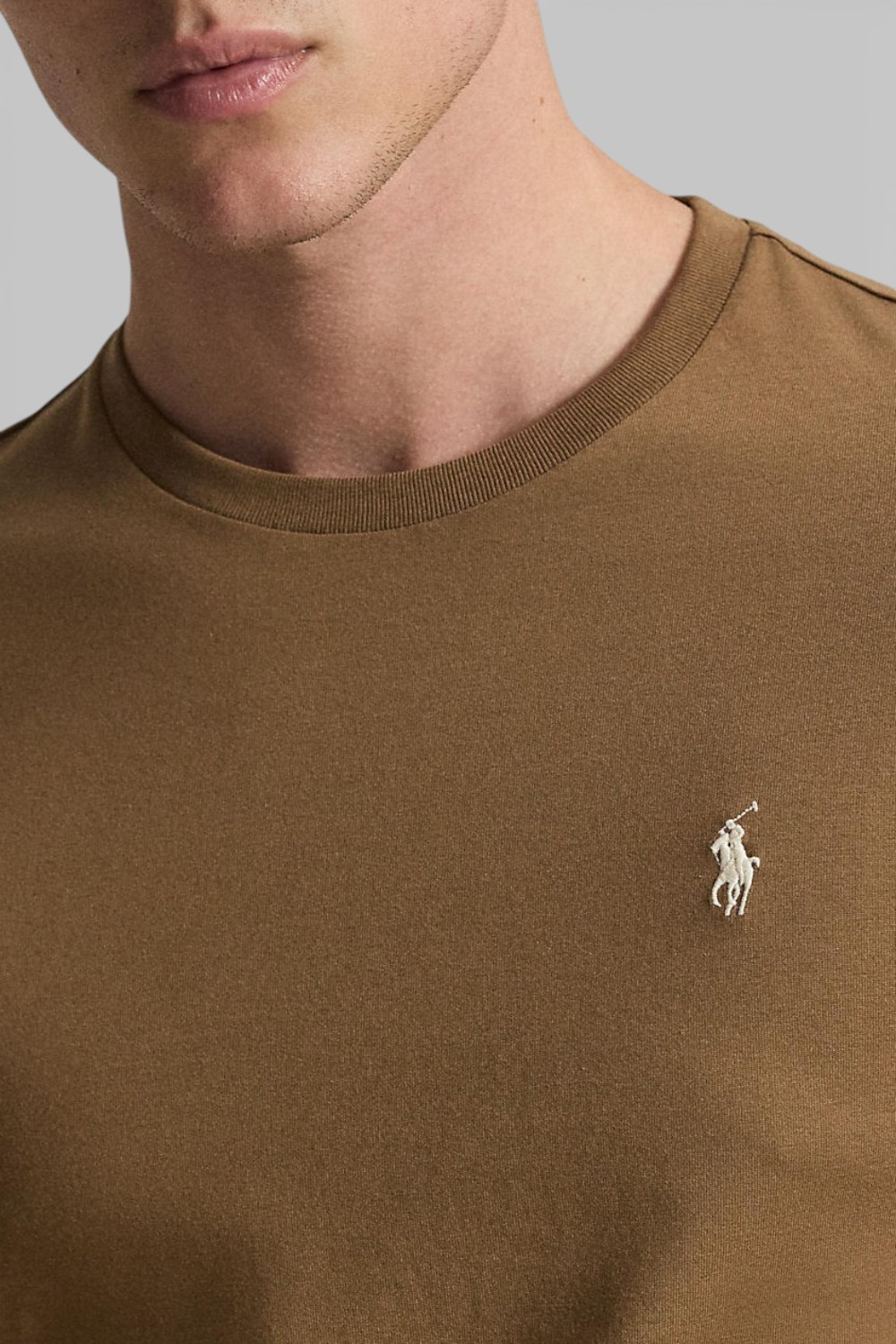 תמונת תקריב דוגמן של חולצת טי