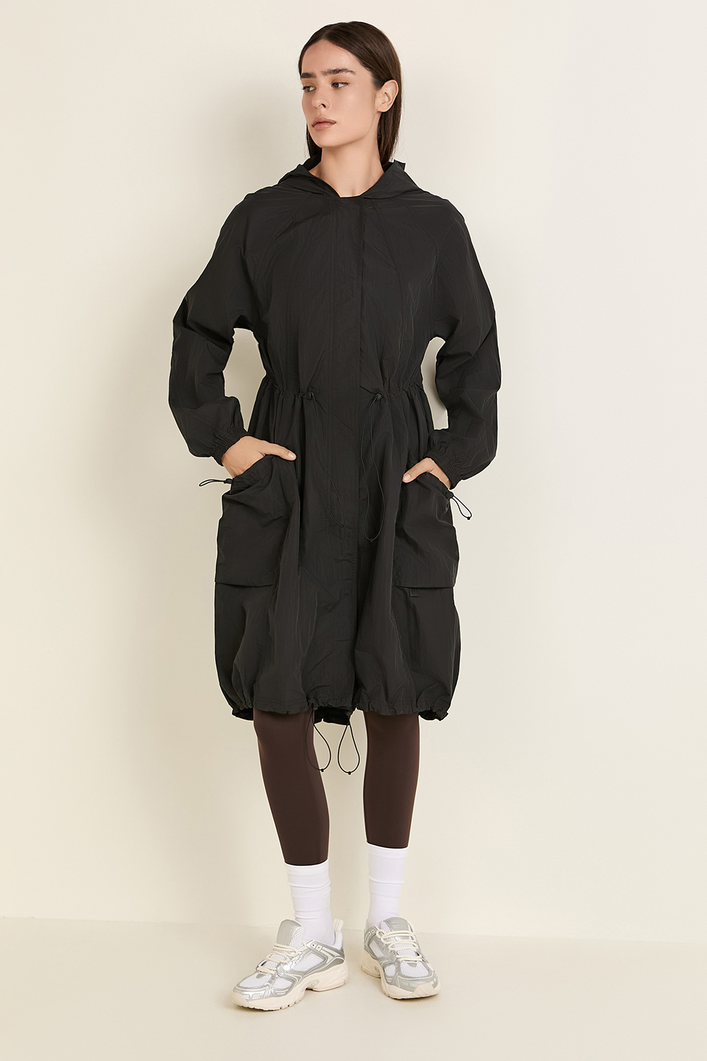 תמונת דוגמן קידמית של Lightweight Woven Long Jacket