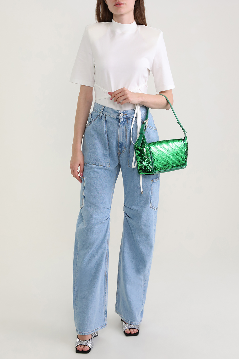 תמונת דוגמן קידמית של תיק כתף גיאומטרי מעור עם פייטים