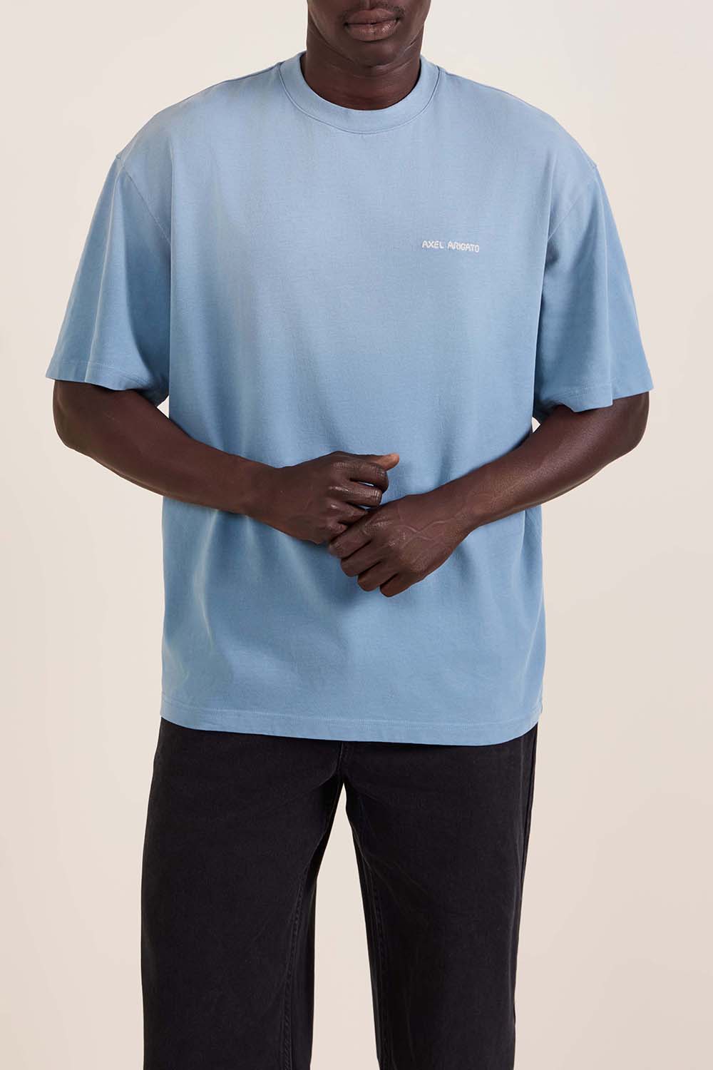 תמונת דוגמן קידמית של חולצת טי