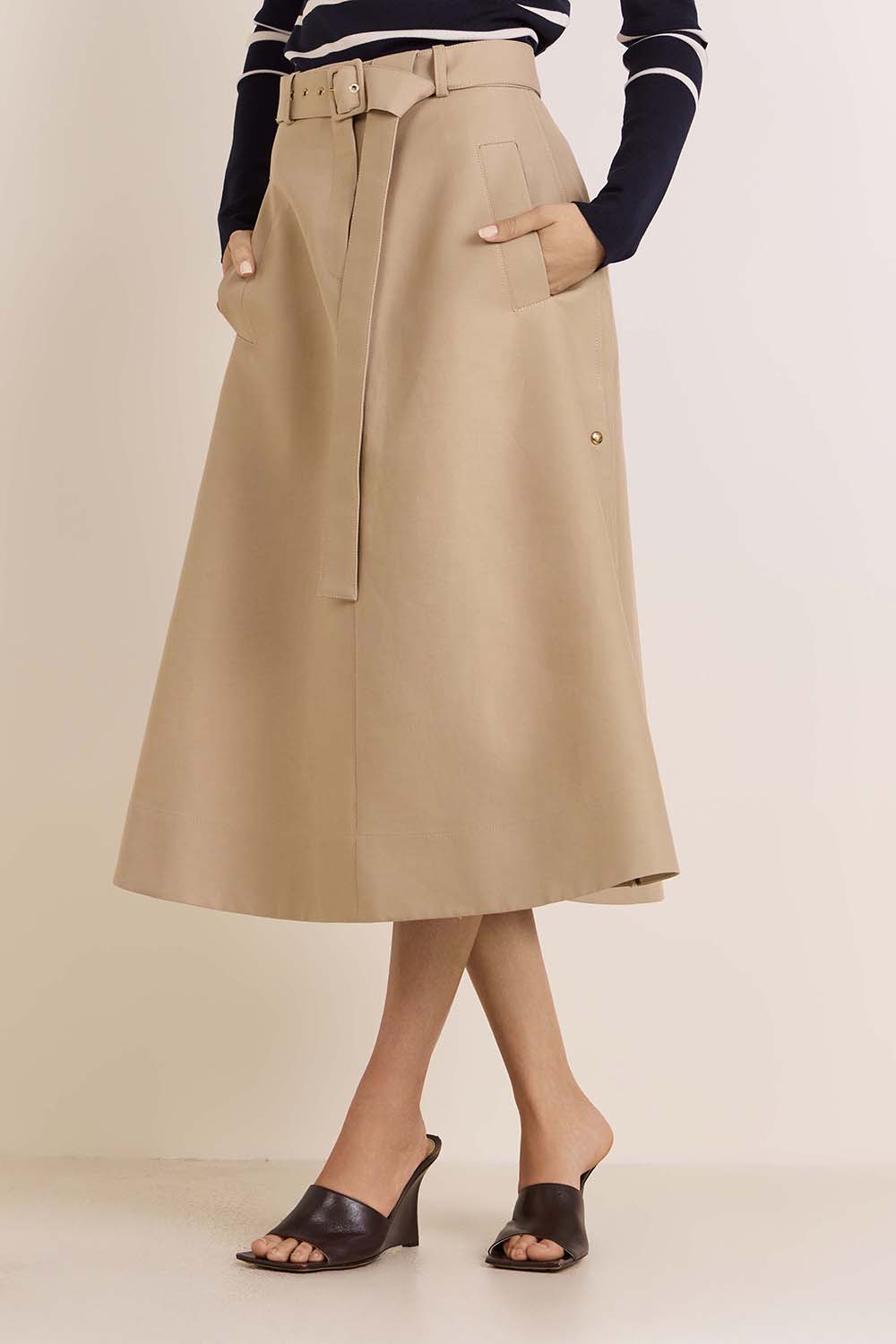 תמונת דוגמן קידמית של חצאית מידי