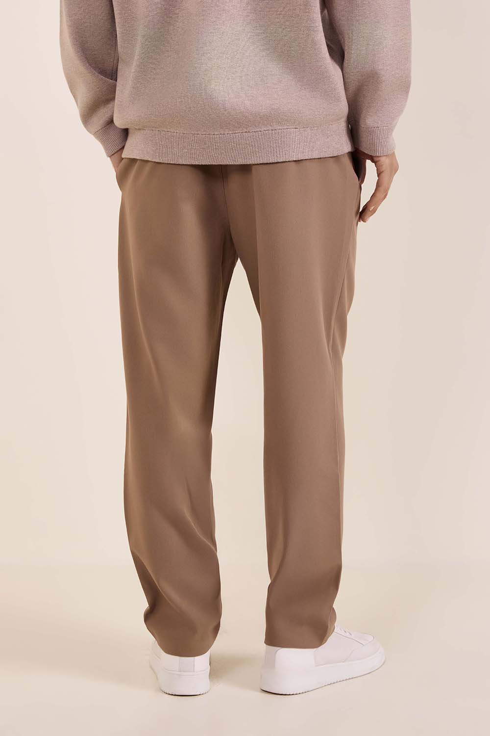 תמונת דוגמן אחורית של מכנסיים ארוכים