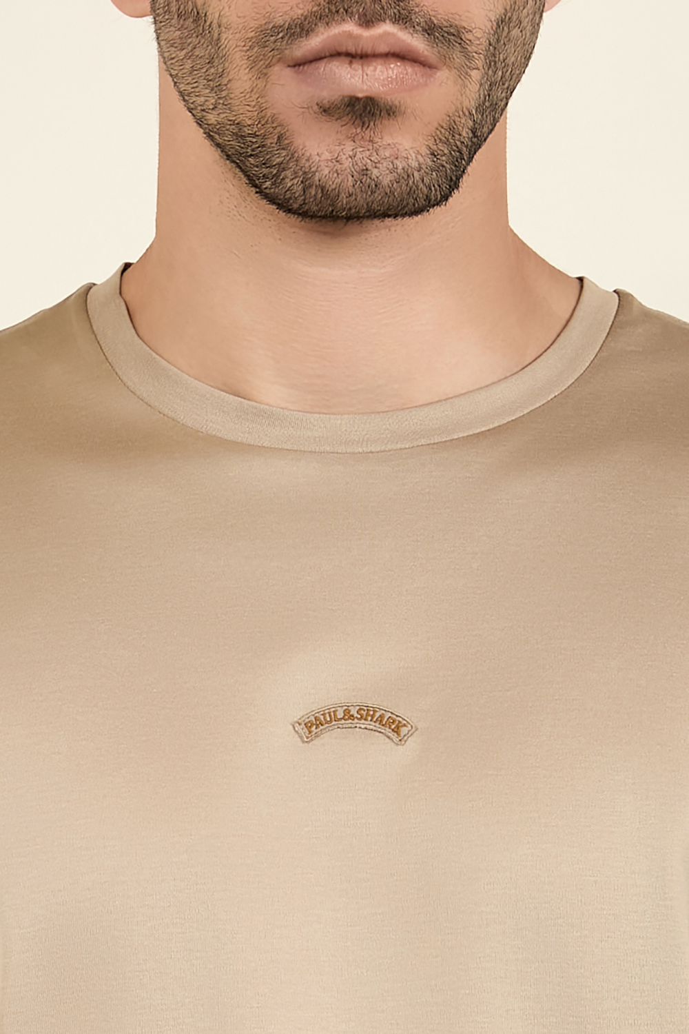 תמונת תקריב דוגמן של חולצת טי