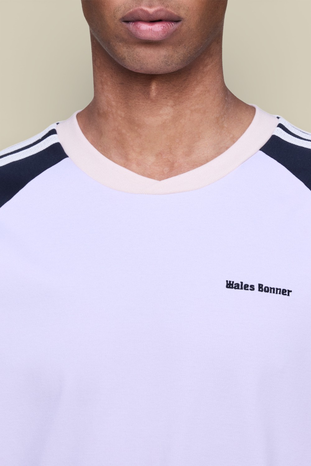 תמונת תקריב דוגמן של חולצת טי