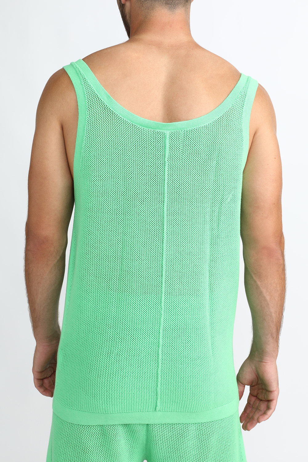 תמונת דוגמן אחורית של גופיית קרושה 