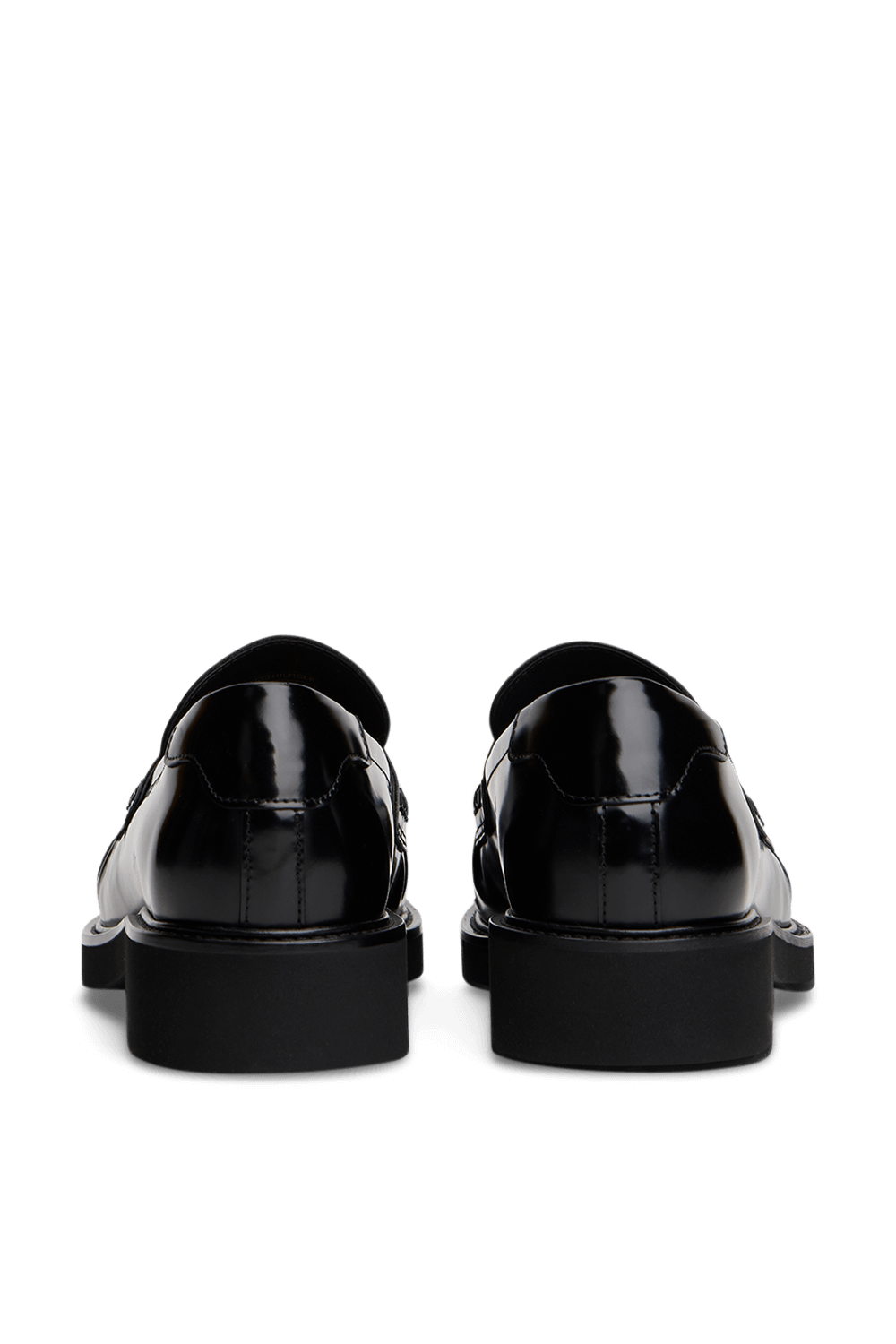 תמונת תקריב של נעלי לופר עור