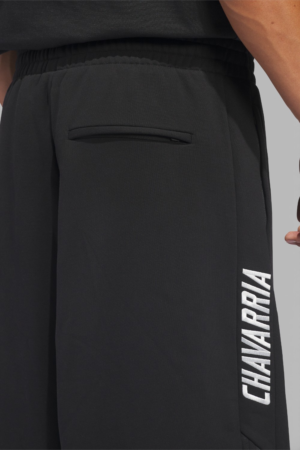 מכנסי ג'וגר אדידס X וילי צ'אווריה