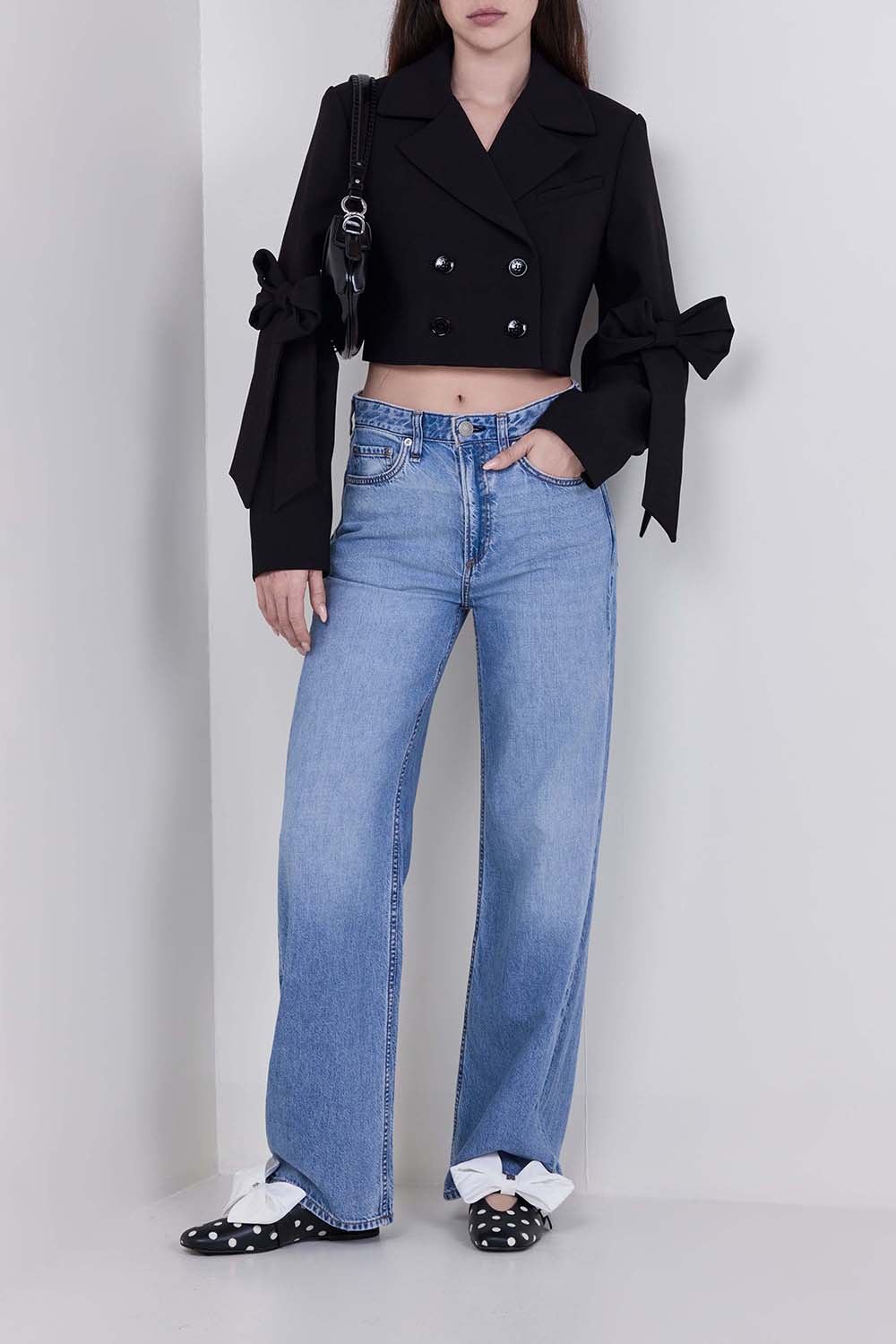 תמונת דוגמן קידמית של נעלי בובה