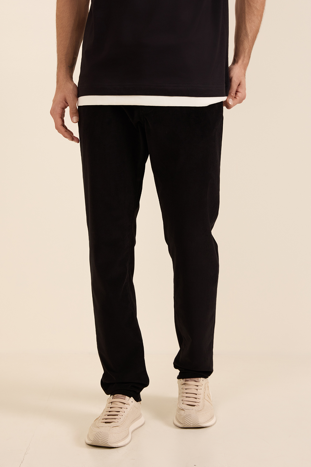 תמונת דוגמן קידמית של מכנסיים ארוכים