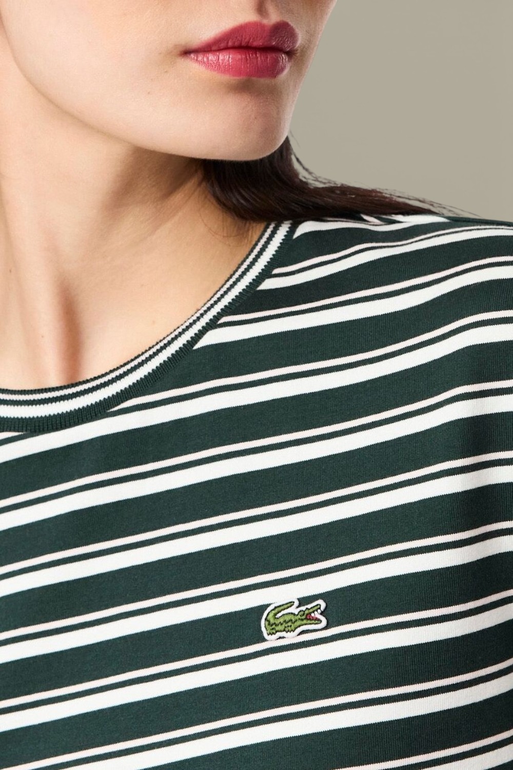 תמונת תקריב דוגמן של חולצת טי