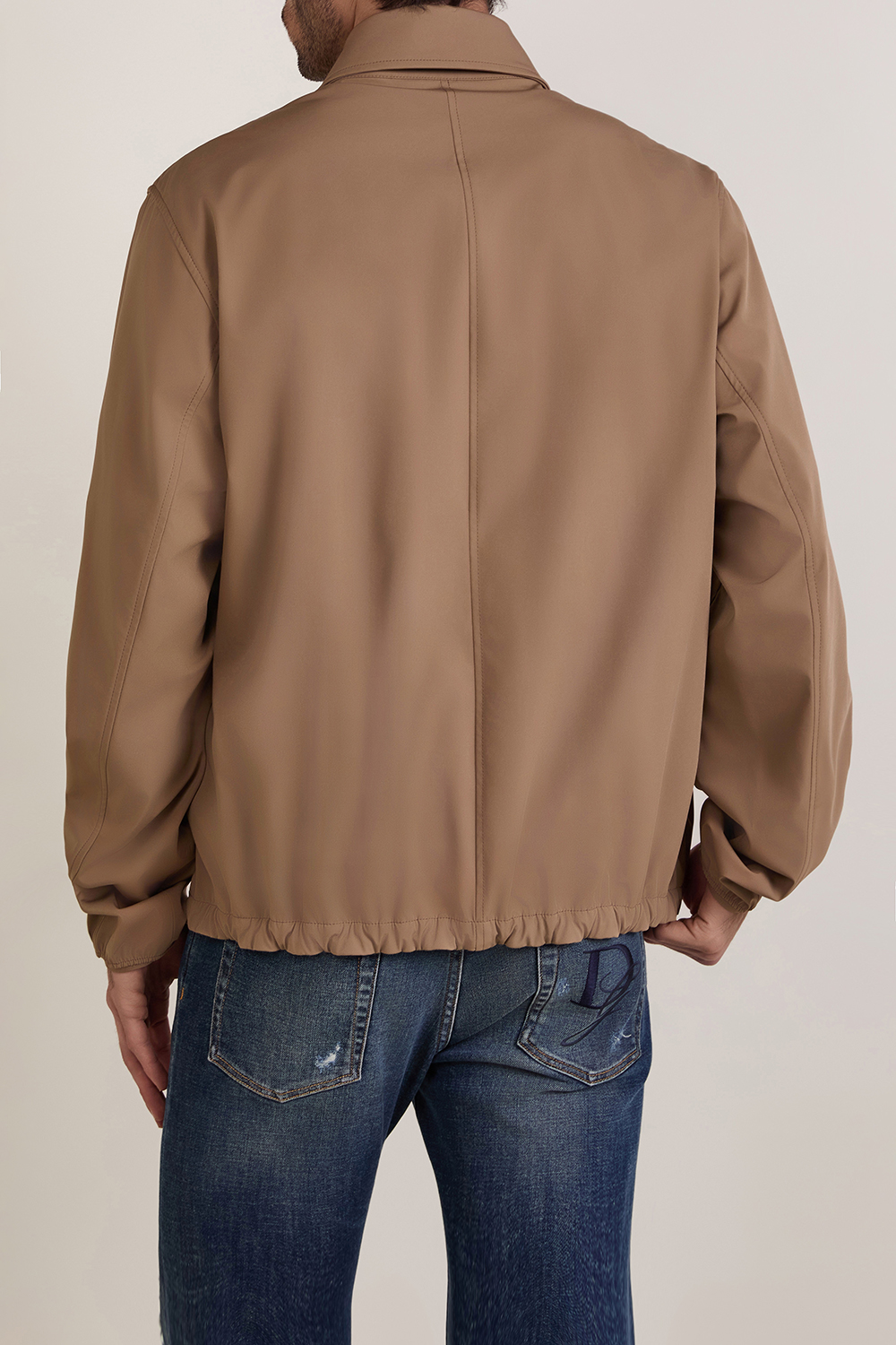 תמונת דוגמן אחורית של ז'קט