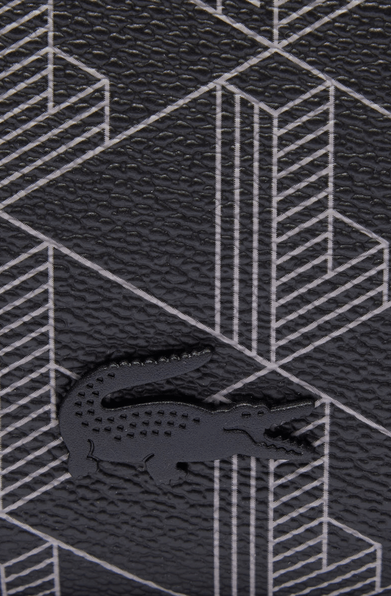 תמונת תקריב של תיק קלאץ'