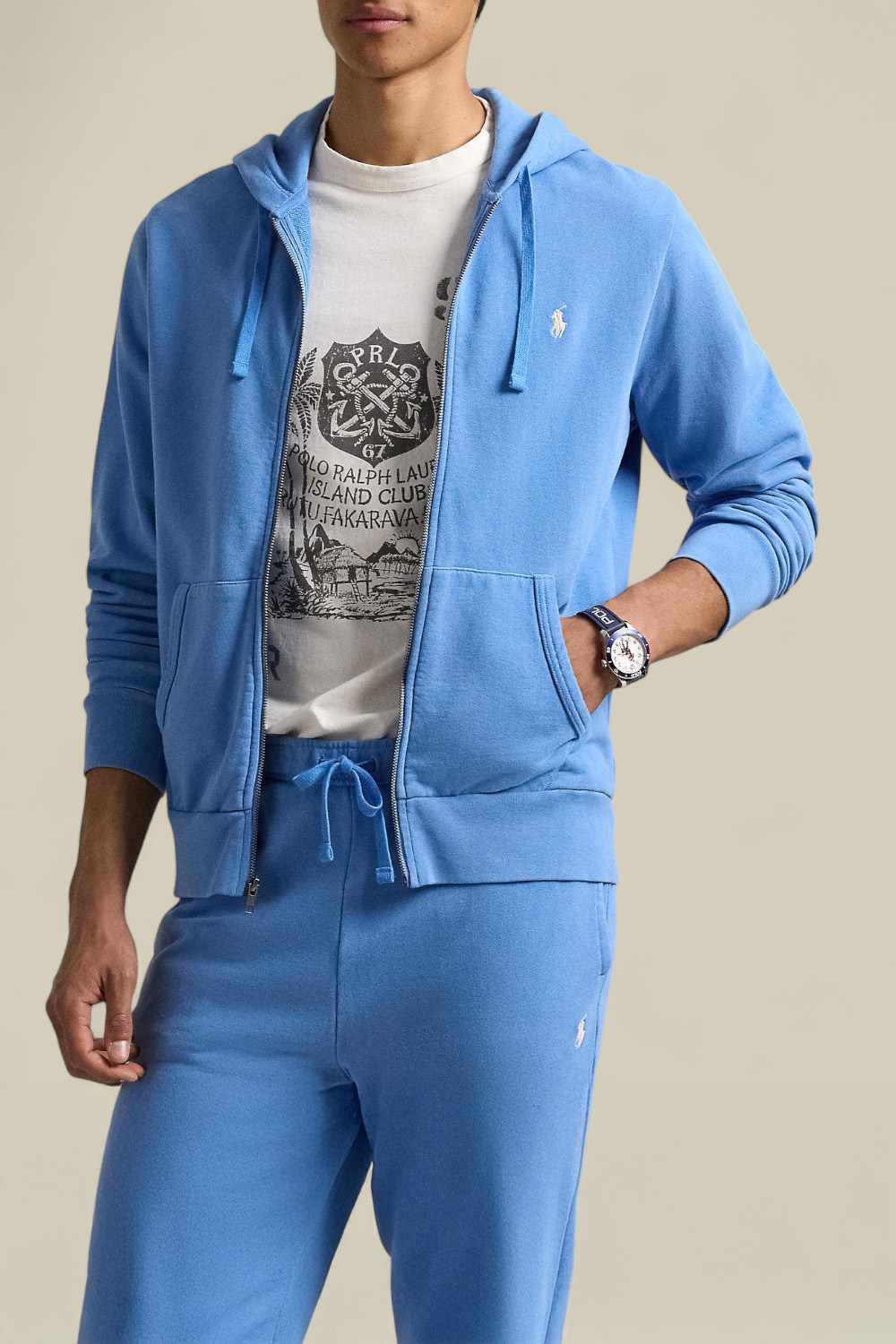 תמונת דוגמן קידמית של סווטשירט קפוצ'ון