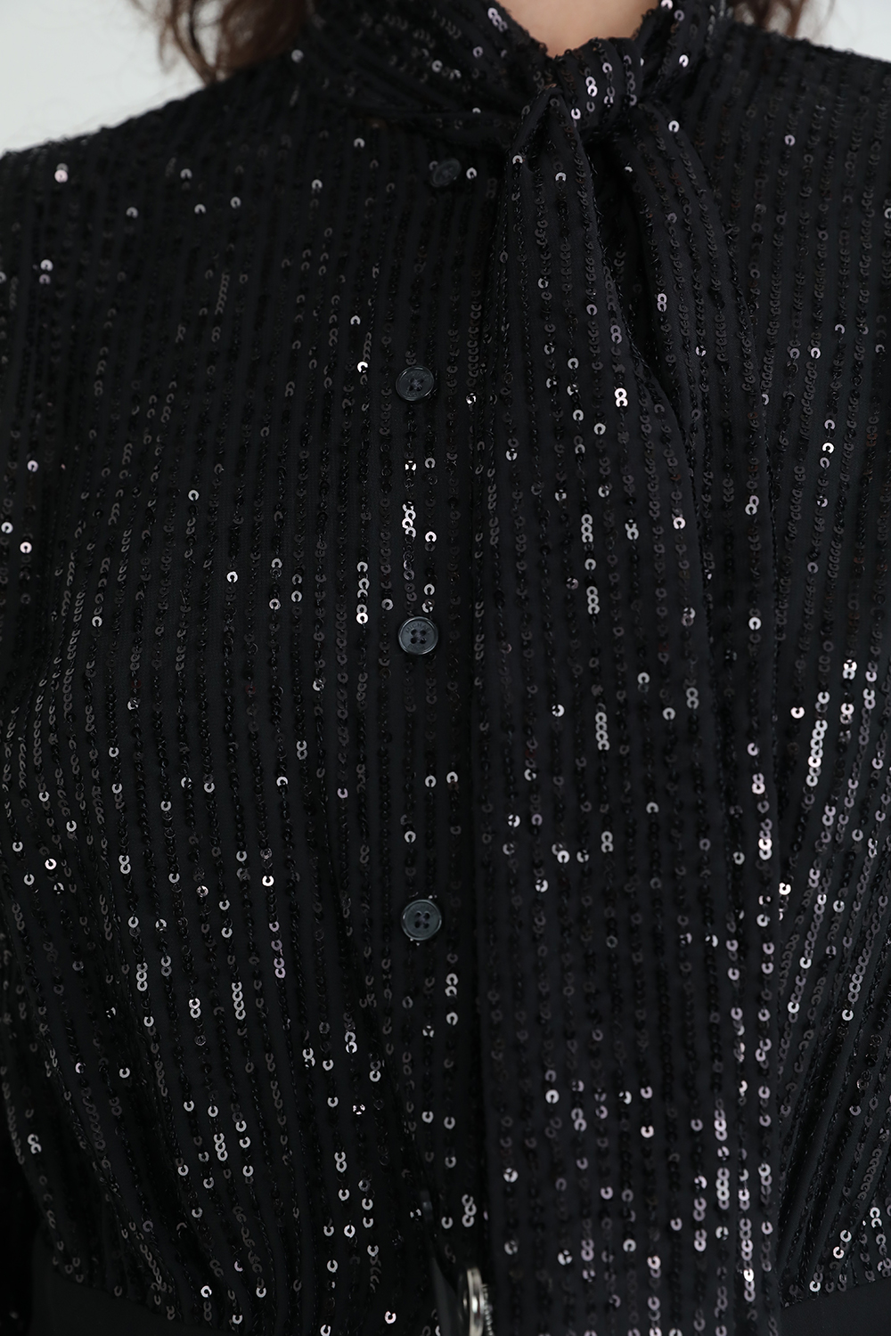 תמונת תקריב דוגמן של אוברול פייטים