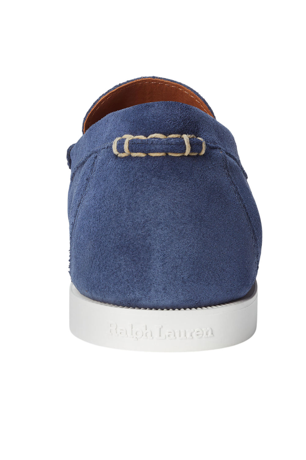 תמונת תקריב של נעלי מוקסינים