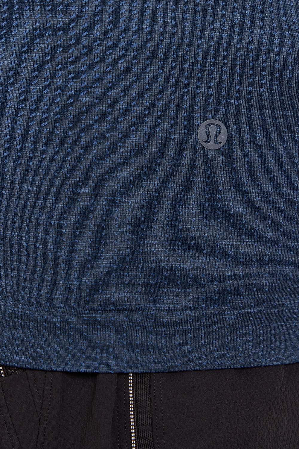 תמונת תקריב דוגמן של Metal Vent Tech Long-Sleeve Shirt