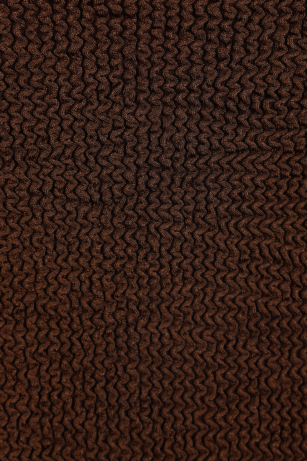 תמונת תקריב של בגד ים שלם חום עם צווארון קולר