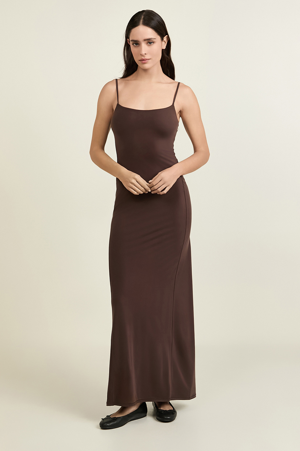 תמונת דוגמן קידמית של Nulu Spaghetti-Strap Maxi Dress