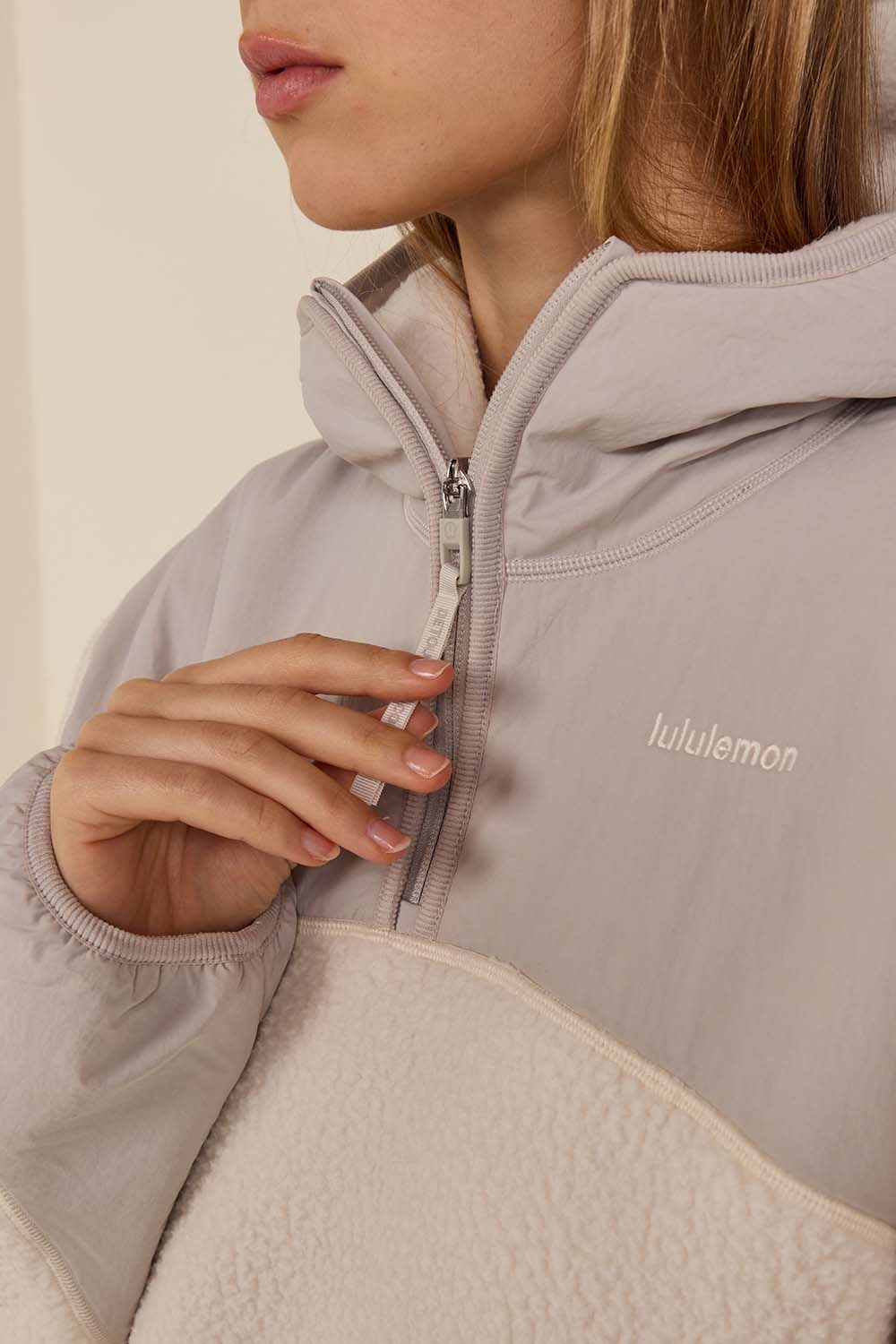 תמונת תקריב דוגמן של High-Pile Fleece Hooded Half Zip