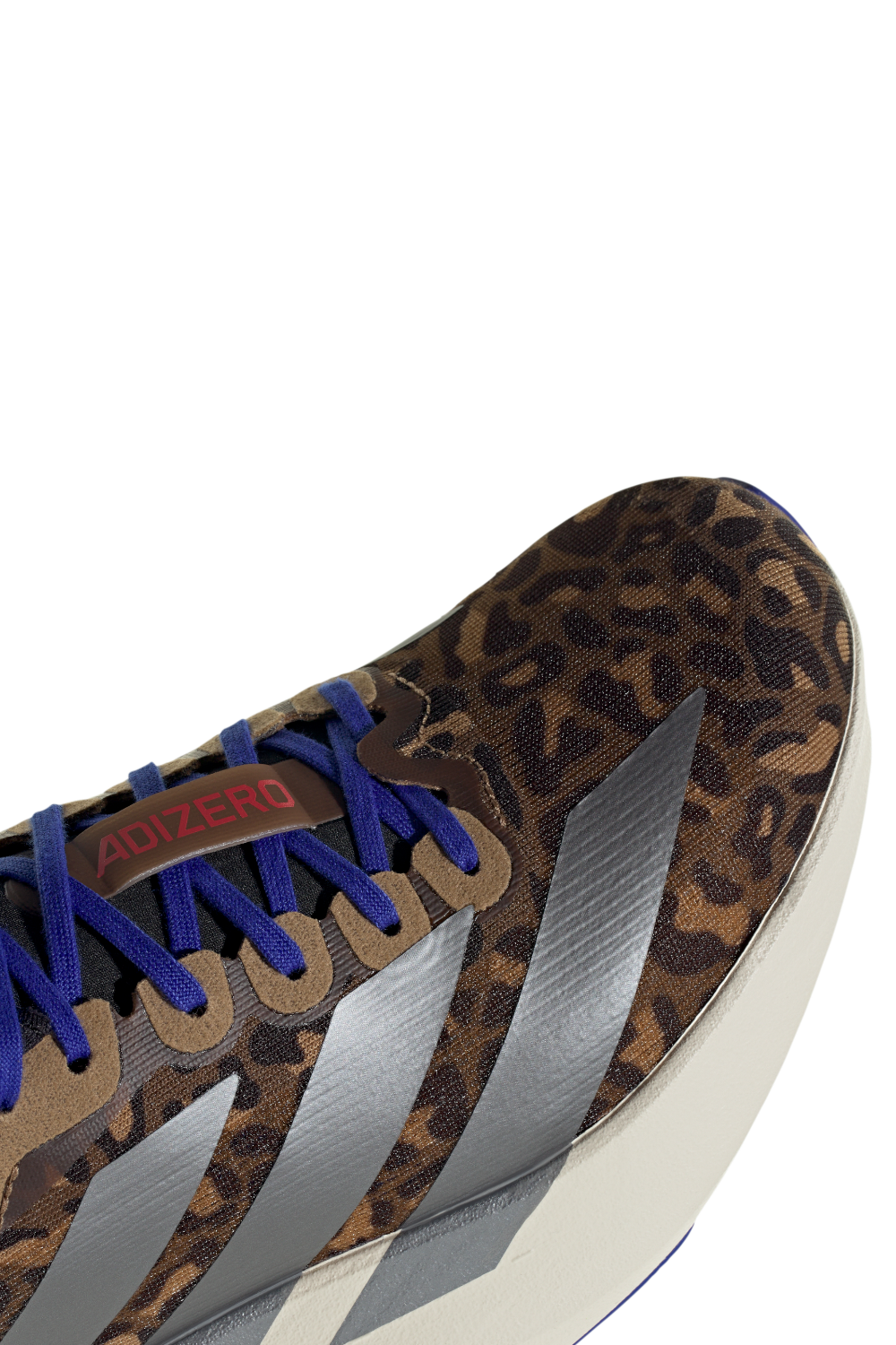 תמונת פנים של נעלי סניקרס