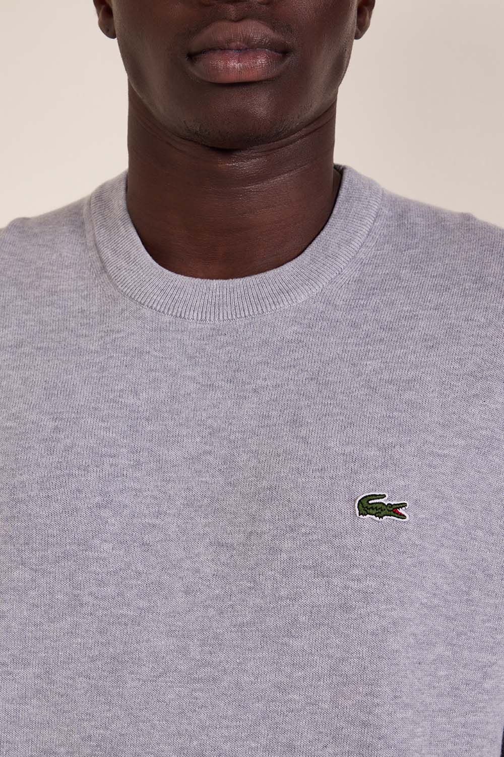 תמונת תקריב דוגמן של סווטשירט