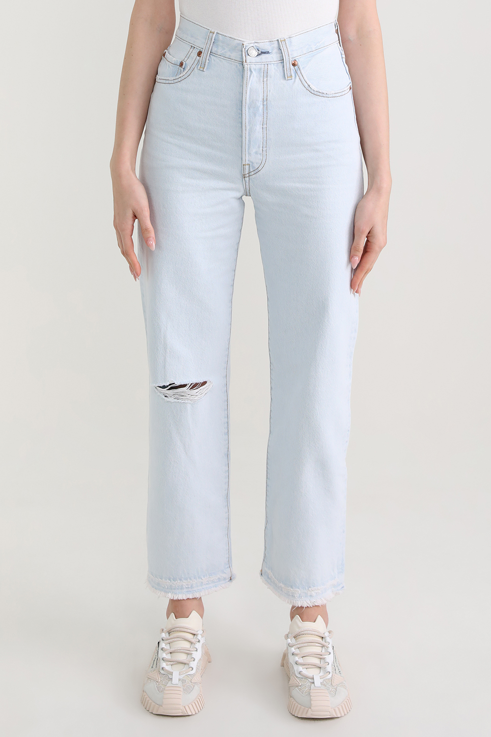 תמונת דוגמן קידמית של מכנסי ג'ינס ריבקייג' קרופ בגזרה ישרה