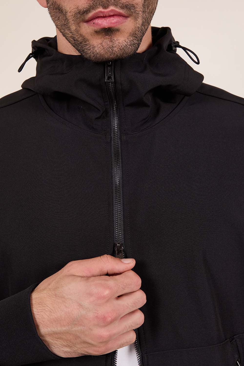 תמונת תקריב דוגמן של ז'קט קפוצ'ון